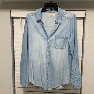Hollister button down, brand new condition.